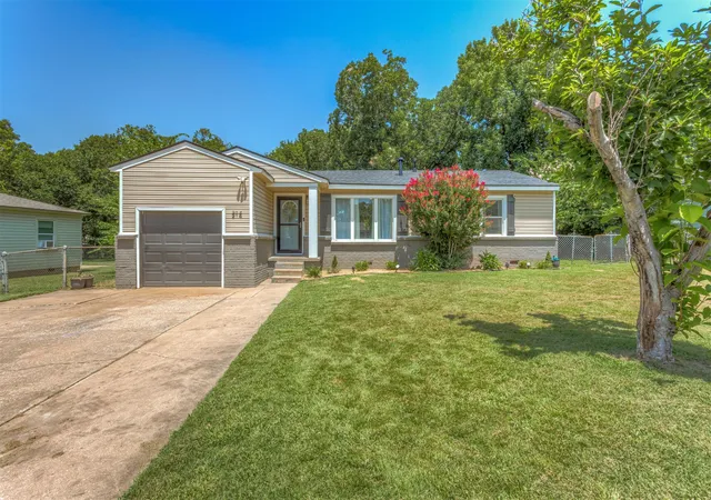 1st image of 214 W Toledo St, Broken Arrow, OK 74012 | MLS# 2626901
