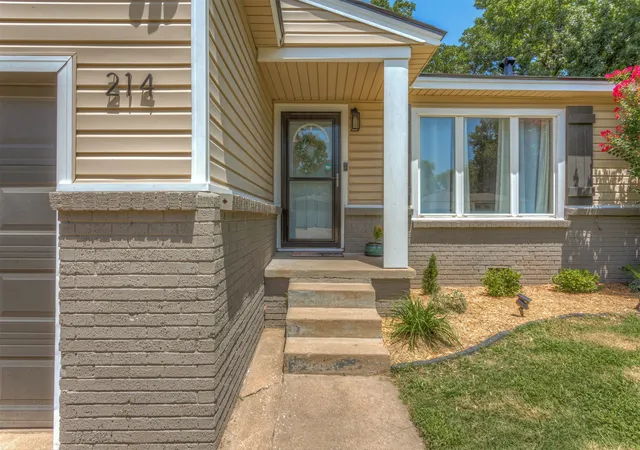 3rd image of 214 W Toledo St, Broken Arrow, OK 74012 | MLS# 2626901