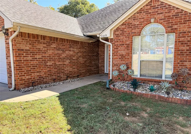 Photo 2 of Single family home for sale at 5109 Valley View, Durant, OK 74701 | MLS# 2626914 | Listing updated on 2026-08-20