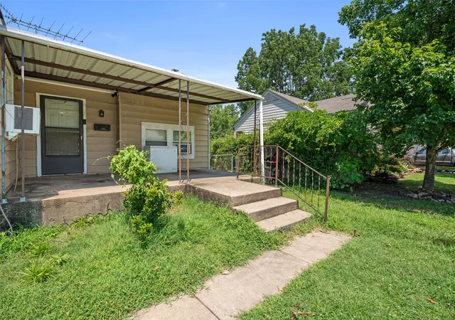 Photo 2 of Single family home for sale at 313 N Santa Fe Ave, Bartlesville, OK 74003 | MLS# 2626900 | Listing updated on 2026-08-20