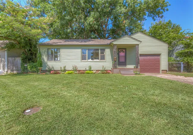 2nd image of 702 N Atlanta St, Owasso, OK 74055 | MLS# 2626118