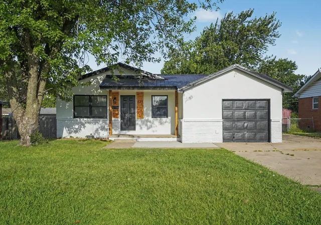 Single family home for sale at 520 S 104th Eastavenue, Tulsa, OK 74128 | MLS# 2627007