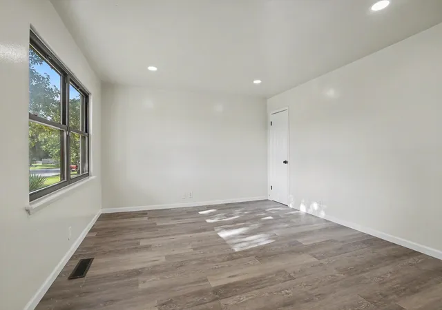 Photo 2 of Single family home for sale at 520 S 104th Eastavenue, Tulsa, OK 74128 | MLS# 2627007 | Listing updated on 2026-07-23