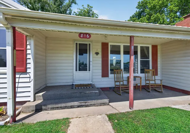 Photo 1 of Sale Pending at 816 S Maple St, Nowata, OK 74048 | MLS# 2627034 | Listing updated on 2026-08-20