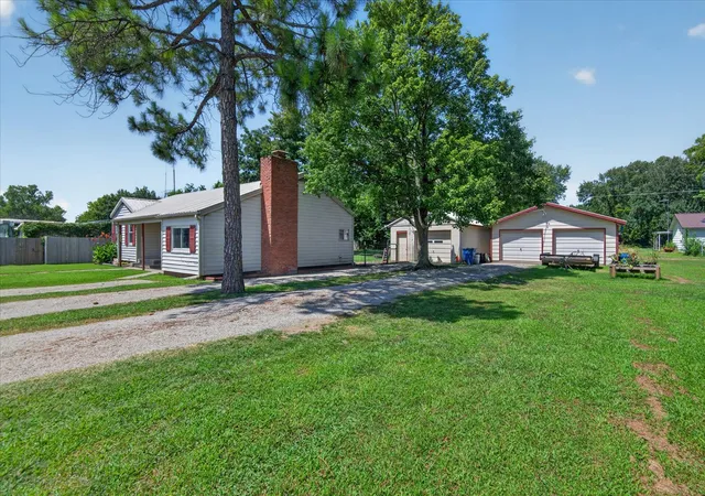Photo 3 of Sale Pending at 816 S Maple St, Nowata, OK 74048 | MLS# 2627034 | Listing updated on 2026-08-20