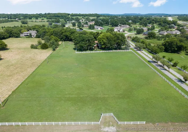Photo 2 of Single family home for sale at 10195 E Rose Glen Blvd, Claremore, OK 74019 | MLS# 2620414 | Listing updated on 2026-08-20