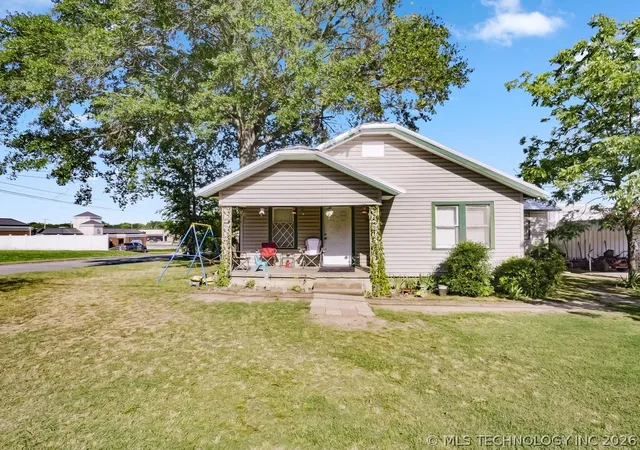 Photo 2 of Single family home for sale at 824 S California, Atoka, OK 74525 | MLS# 2627132 | Listing updated on 2026-08-23