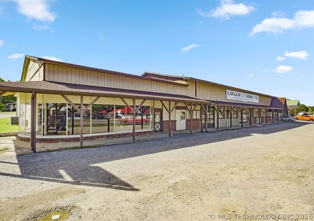 Photo 4 of Single family home for sale at 824 S California, Atoka, OK 74525 | MLS# 2627132 | Listing updated on 2026-08-23