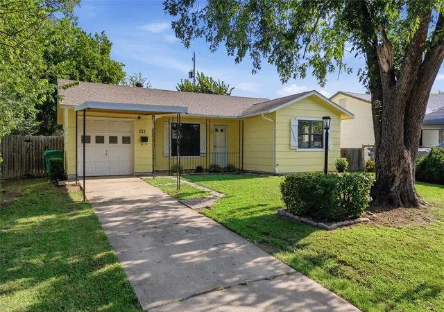 1st image of 221 W Monterey Ave, Sapulpa, OK 74066 | MLS# 2627151
