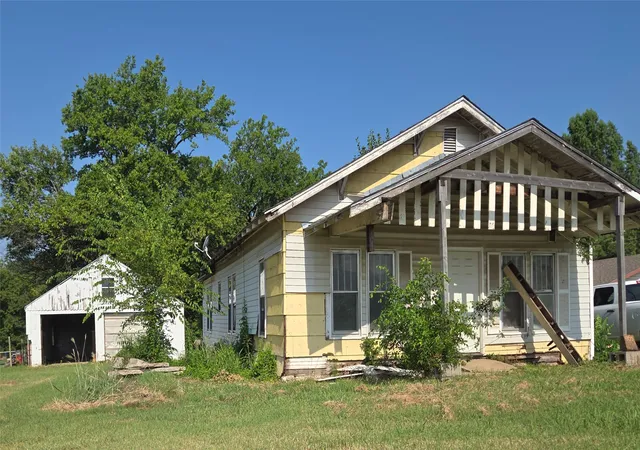 2nd image of 605 S Linwood, Cushing, OK 74023 | MLS# 2627084