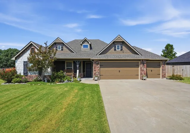 Photo 1 of Single family home for sale at 14468 N 72nd East Ave, Collinsville, OK 74021 | MLS# 2627170 | Listing updated on 2026-08-20