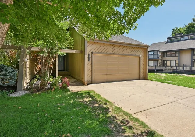 Photo 1 of Condo for sale at 5804 S Atlanta Ave #2, Tulsa, OK 74105 | MLS# 2626831 | Listing updated on 2026-08-22