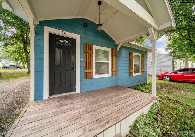 2nd image of 15 S Mayes St, Pryor, OK 74361 | MLS# 2627182