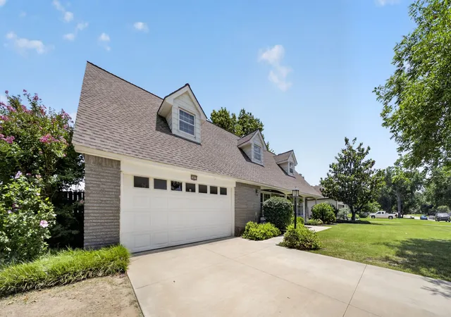 Photo 3 of Single family home for sale at 5853 S Irvington Ave, Tulsa, OK 74135 | MLS# 2623655 | Listing updated on 2026-08-24