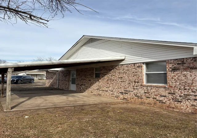 3rd image of 1001 E Pecan St, Cushing, OK 74023 | MLS# 2627214