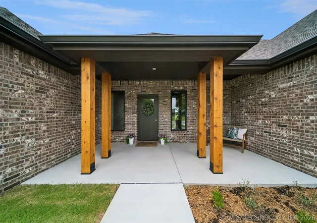Photo 2 of Sale Pending at 304 Barley Hl Rd, Bartlesville, OK 74006 | MLS# 2626546 | Listing updated on 2026-08-26
