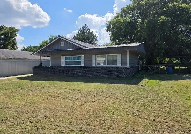 Photo 1 of Single family home for sale at 207 S 8th Street, Okemah, OK 74859 | MLS# 2626153 | Listing updated on 2026-09-26