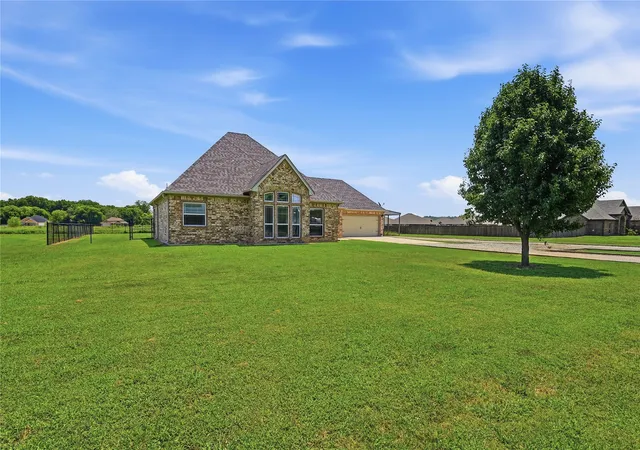 Photo 3 of Single family home for sale at 230 Buck Trl, Durant, OK 74701 | MLS# 2627149 | Listing updated on 2026-07-24