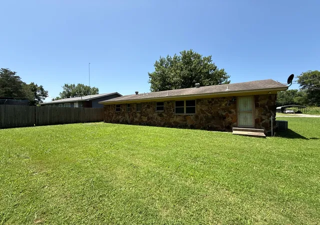 3rd image of 402 S Osage Ave, Beggs, OK 74421 | MLS# 2627327