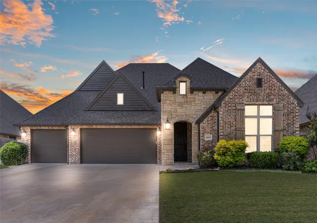 1st image of 6614 S Willow Pl, Broken Arrow, OK 74011 | MLS# 2627254