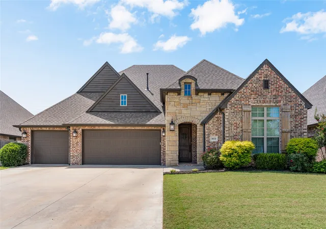 3rd image of 6614 S Willow Pl, Broken Arrow, OK 74011 | MLS# 2627254