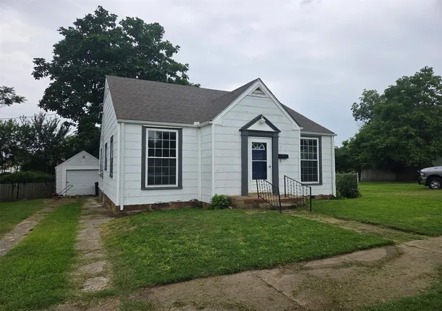 2nd image of 1329 S Armstrong Ave, Bartlesville, OK 74003 | MLS# 2627135