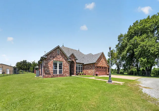 3rd image of 9728 S 431 Rd, Chouteau, OK 74337 | MLS# 2627354