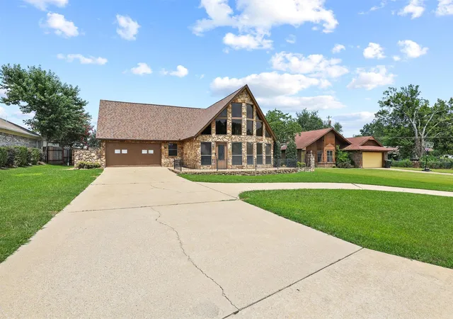 1st image of 1948 Parkway Cir, Durant, OK 74701 | MLS# 2627387