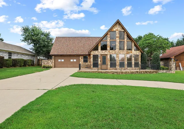 2nd image of 1948 Parkway Cir, Durant, OK 74701 | MLS# 2627387