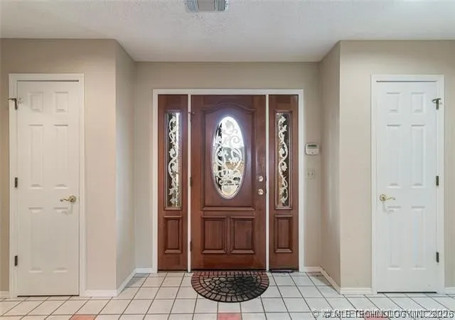 Photo 3 of Single family home for sale at 174 Parkhill Pl, Bartlesville, OK 74006 | MLS# 2627227 | Listing updated on 2026-09-21