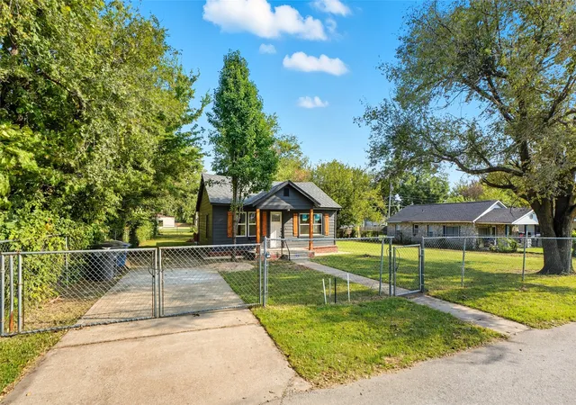 Photo 3 of Single family home for sale at 2415 E 29th Street N, Tulsa, OK 74110 | MLS# 2627447 | Listing updated on 2026-08-20