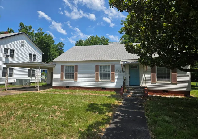 Photo 2 of Single family home for sale at 628 W Tahlequah, Vinita, OK 74301 | MLS# 2627463 | Listing updated on 2026-08-20