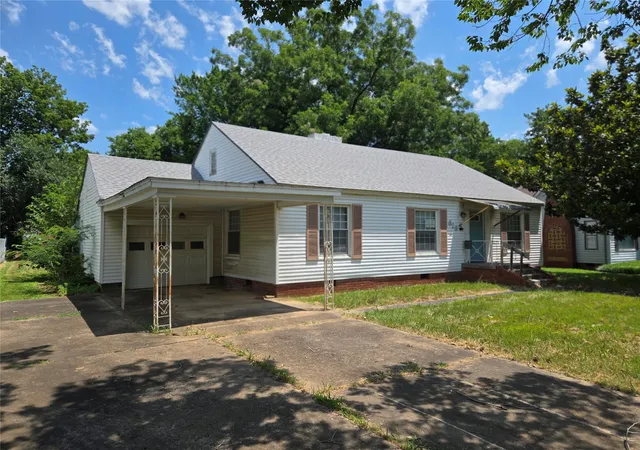 Photo 3 of Single family home for sale at 628 W Tahlequah, Vinita, OK 74301 | MLS# 2627463 | Listing updated on 2026-08-20