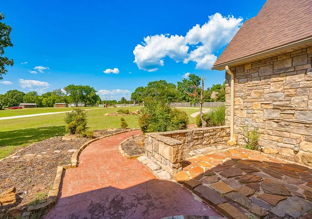 5th image of 1202 Walker Cir, Ada, OK 74820 | MLS# 2627041