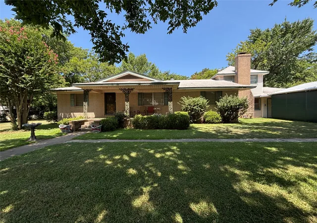 1st image of 110 S Mckinley Ave, Calera, OK 74730 | MLS# 2627356