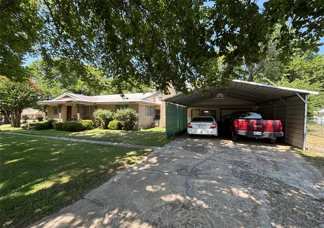 2nd image of 110 S Mckinley Ave, Calera, OK 74730 | MLS# 2627356