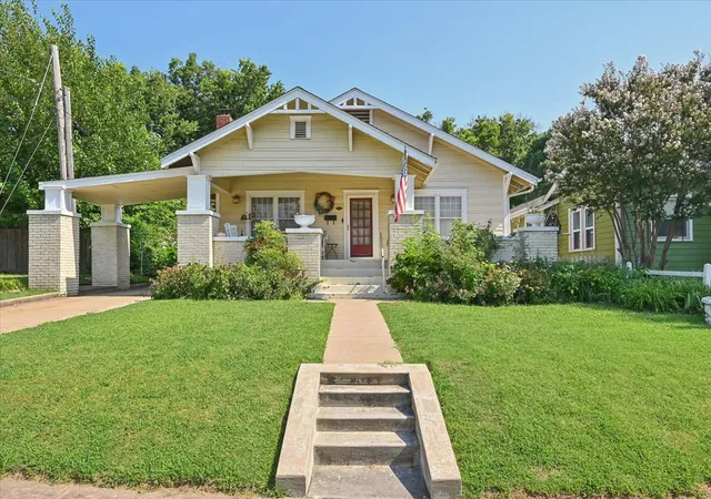 Photo 3 of Single family home for sale at 2115 E 17th Place, Tulsa, OK 74104 | MLS# 2626682 | Listing updated on 2026-08-20