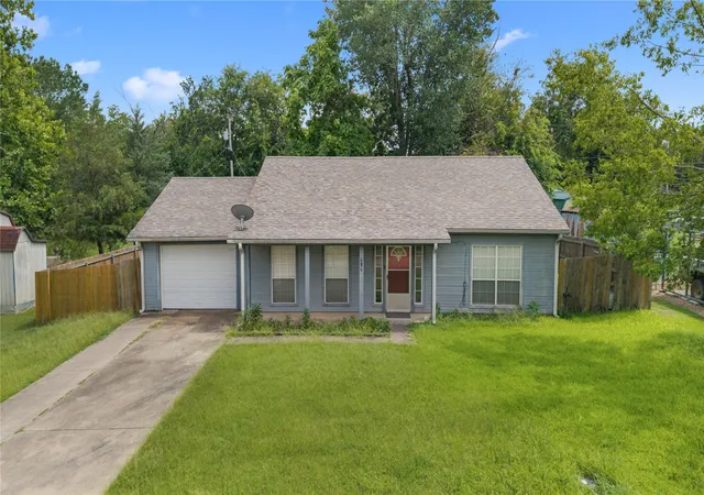Single family home for sale at 707 W Oklahoma St, Hugo, OK 74743 | MLS# 2627501