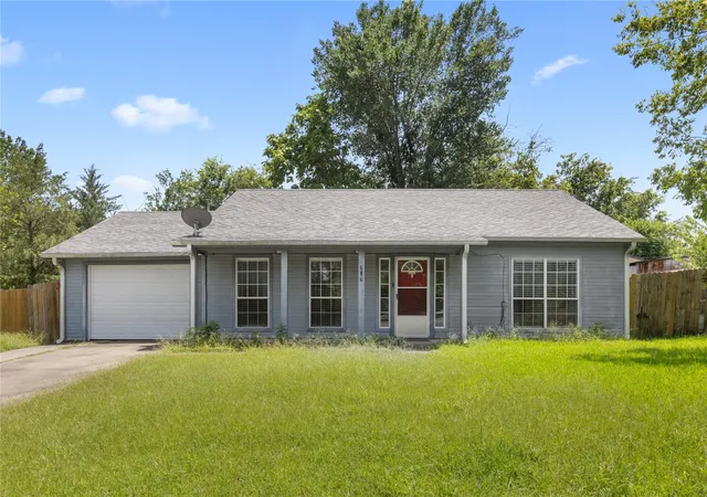 Photo 2 of Single family home for sale at 707 W Oklahoma St, Hugo, OK 74743 | MLS# 2627501 | Listing updated on 2026-08-20