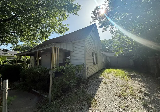 Photo 2 of Single family home for sale at 1207 Nw C St, Ardmore, OK 73401 | MLS# 2627512 | Listing updated on 2026-08-20
