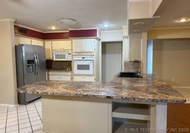 Photo 3 of Single family home for sale at 1733 Tiverton St Nw, Ardmore, OK 73401 | MLS# 2627504 | Listing updated on 2026-07-27