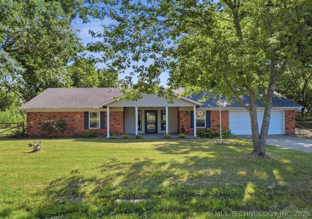 Photo 1 of Sale Pending at 7324 S Dennis Blvd, Broken Arrow, OK 74014 | MLS# 2627408 | Listing updated on 2026-08-25