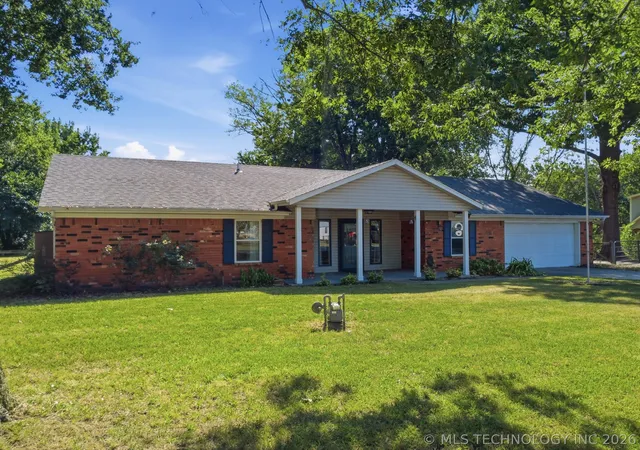 Photo 2 of Sale Pending at 7324 S Dennis Blvd, Broken Arrow, OK 74014 | MLS# 2627408 | Listing updated on 2026-08-25
