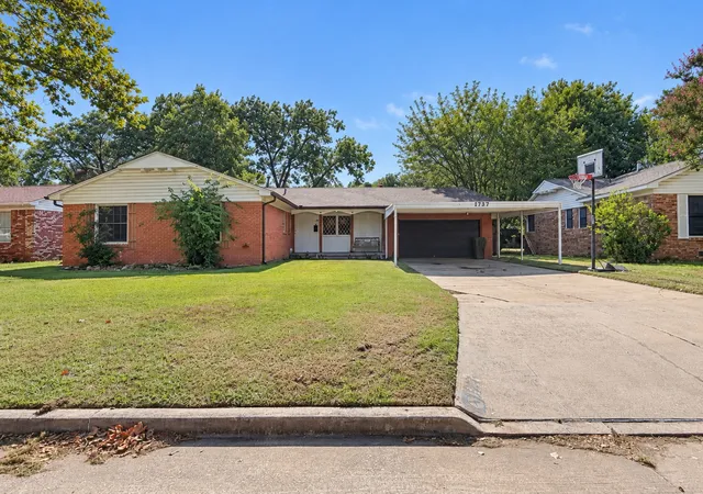 Photo 2 of Single family home for sale at 1737 Winchester, Ardmore, OK 73401 | MLS# 2627515 | Listing updated on 2026-09-18