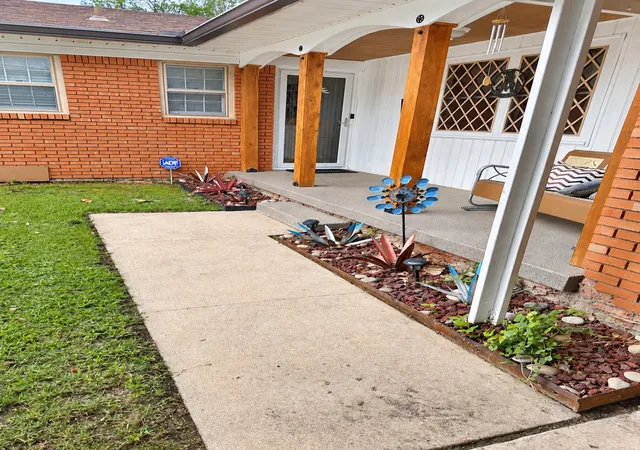 Photo 3 of Single family home for sale at 1737 Winchester, Ardmore, OK 73401 | MLS# 2627515 | Listing updated on 2026-09-18