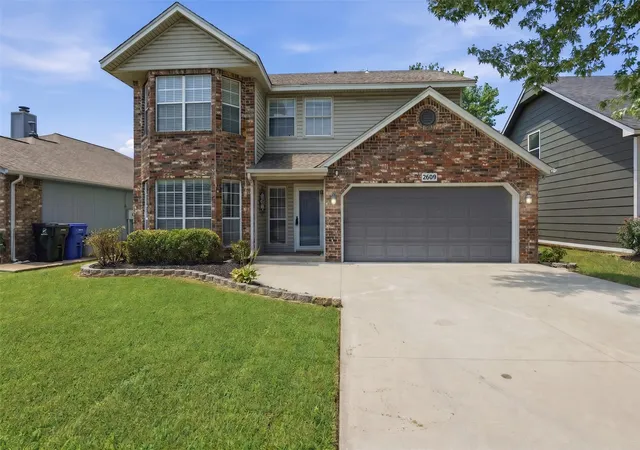 Photo 1 of Sale Pending at 2608 S Oak Pl, Broken Arrow, OK 74012 | MLS# 2627525 | Listing updated on 2026-08-25