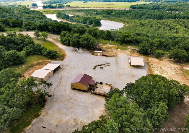 2nd image of 383006 E1160, Wetumka, OK 74883 | MLS# 2625502