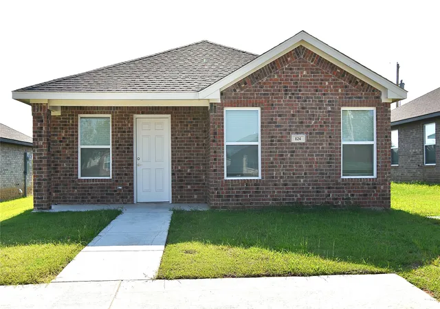 Photo 1 of Single family home for sale at 824 Elm St, Seminole, OK 74868 | MLS# 2627568 | Listing updated on 2026-10-01