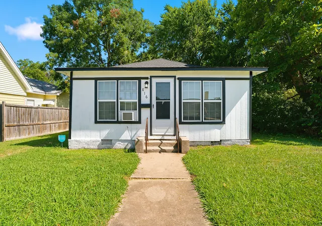 1st image of 816 E 9th, Ada, OK 74820 | MLS# 2627294