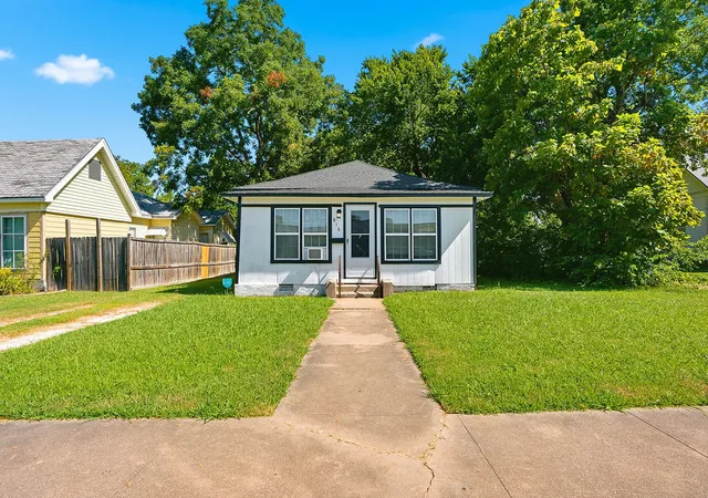 2nd image of 816 E 9th, Ada, OK 74820 | MLS# 2627294